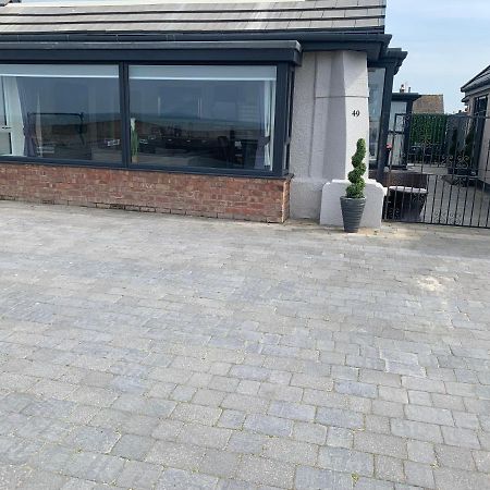 Beach House Apartment On Ground Floor With Sea View - Pet Friendly 克利夫利斯 外观 照片