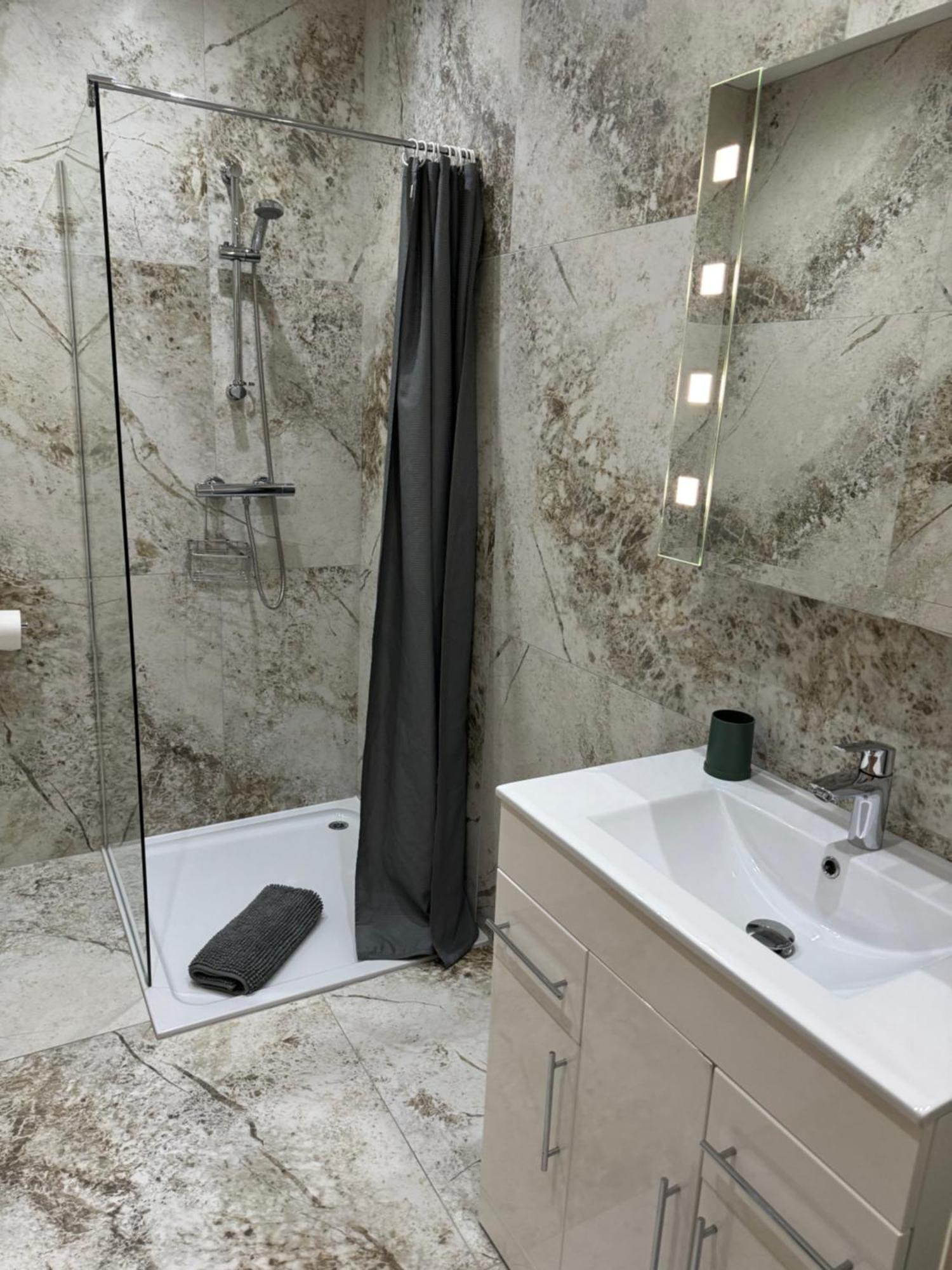 Beach House Apartment On Ground Floor With Sea View - Pet Friendly 克利夫利斯 外观 照片
