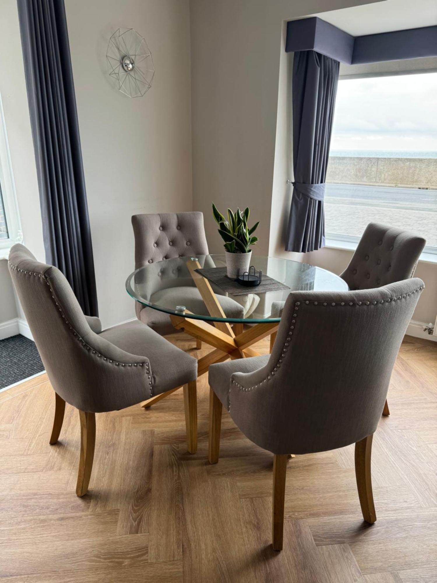 Beach House Apartment On Ground Floor With Sea View - Pet Friendly 克利夫利斯 外观 照片