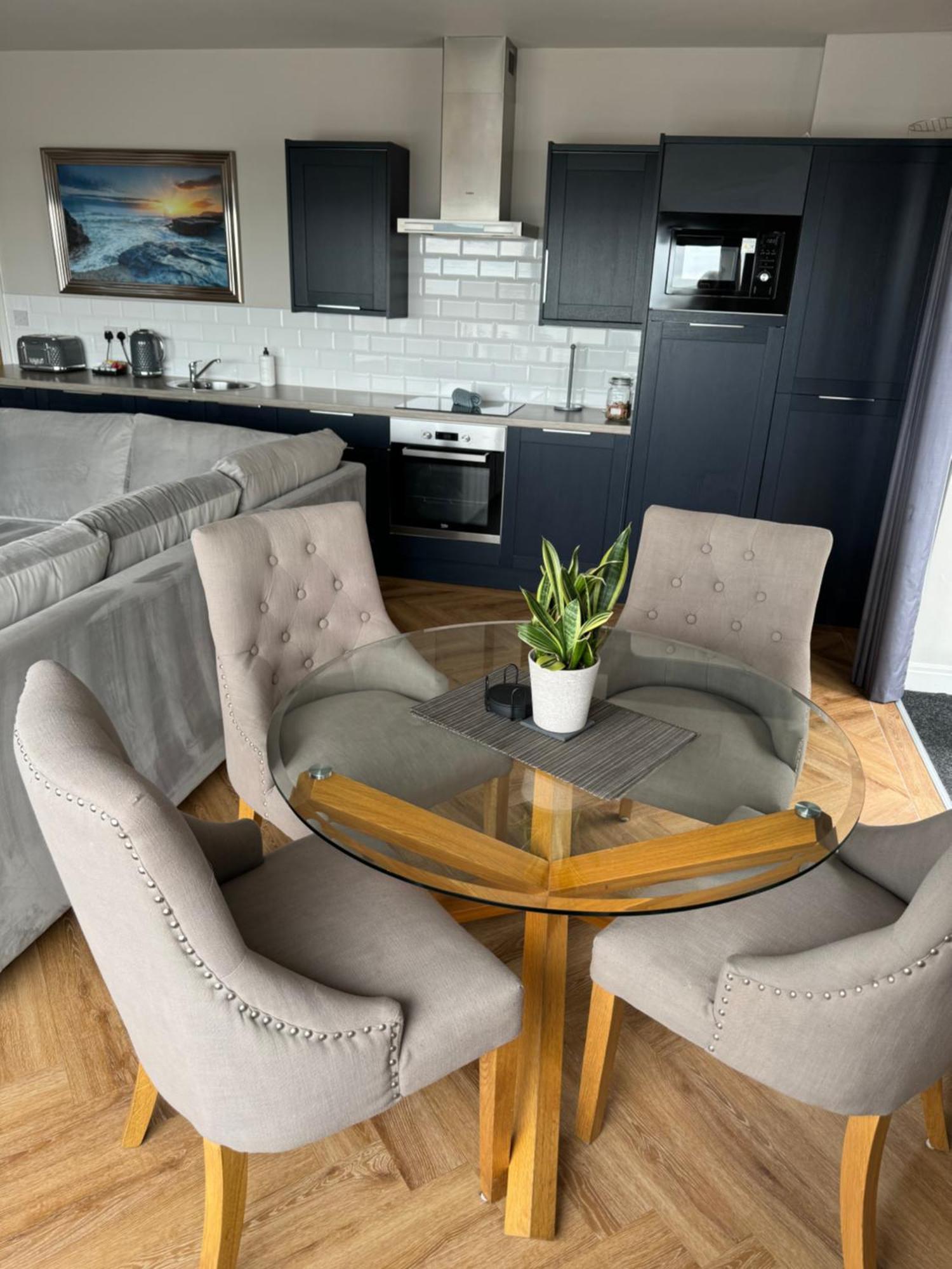 Beach House Apartment On Ground Floor With Sea View - Pet Friendly 克利夫利斯 外观 照片