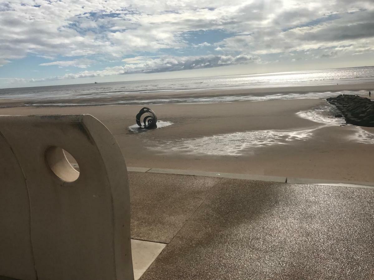 Beach House Apartment On Ground Floor With Sea View - Pet Friendly 克利夫利斯 外观 照片